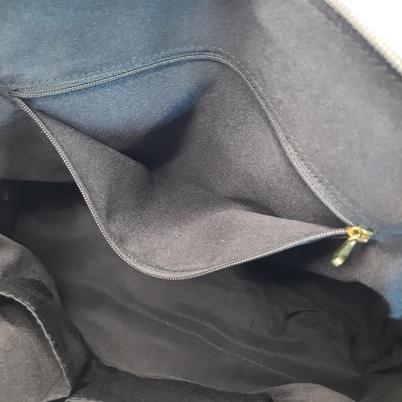 Kenneth Cole Handbag Large Black Tassel Gold Logo Pebbled Faux Leather NWOT - Picture 14 of 15